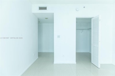 Condo in Miami, Florida, 3 bedrooms  № 2052842 - photo 13