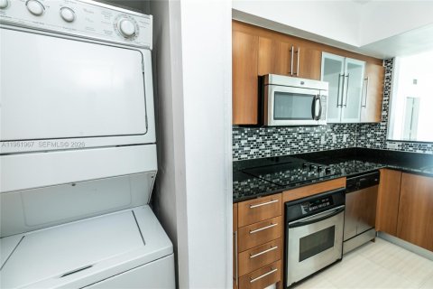 Condo in Miami, Florida, 3 bedrooms  № 2052842 - photo 9