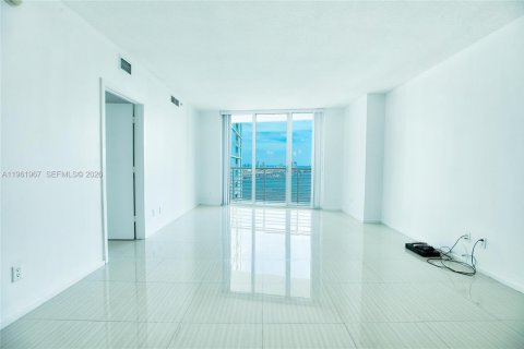 Condo in Miami, Florida, 3 bedrooms  № 2052842 - photo 5