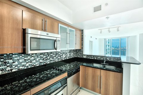 Condo in Miami, Florida, 3 bedrooms  № 2052842 - photo 26