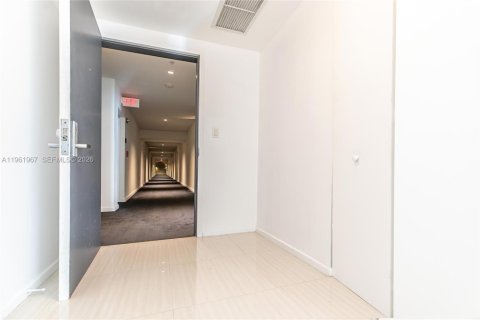 Condo in Miami, Florida, 3 bedrooms  № 2052842 - photo 28