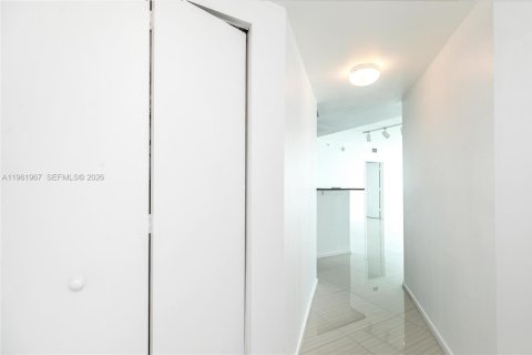 Condo in Miami, Florida, 3 bedrooms  № 2052842 - photo 6