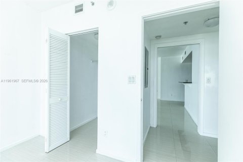 Condo in Miami, Florida, 3 bedrooms  № 2052842 - photo 21