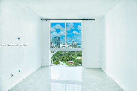 Condo in Miami, Florida, 3 bedrooms  № 2052842 - photo 20