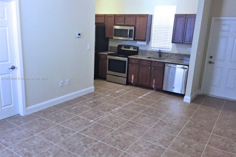 Immobilier commercial à louer à Miami, Floride: 214.79 m2 № 1927510 - photo 3