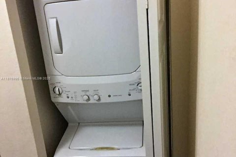 Immobilier commercial à louer à Miami, Floride: 214.79 m2 № 1927510 - photo 6