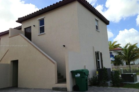 Immobilier commercial à louer à Miami, Floride: 214.79 m2 № 1927510 - photo 1