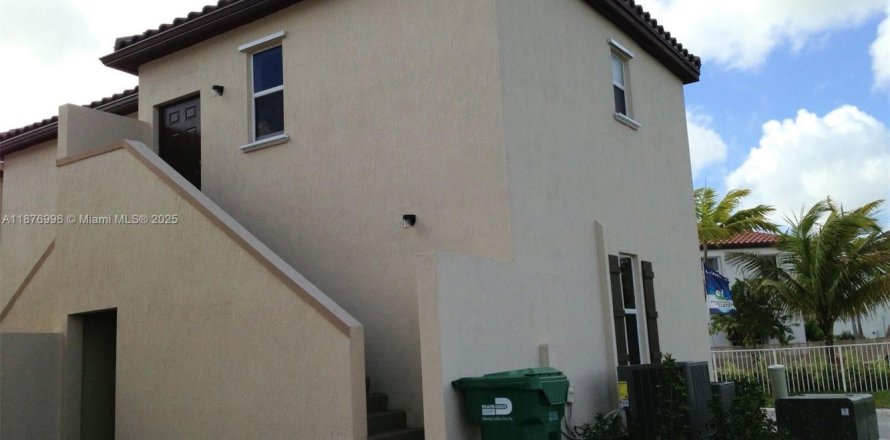 Immobilier commercial à Miami, Floride 214.79 m2 № 1927510