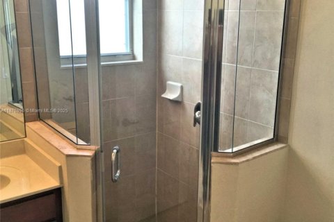 Immobilier commercial à louer à Miami, Floride: 214.79 m2 № 1927510 - photo 5