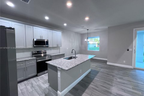 Купить виллу или дом в Лабель, Флорида 8 комнат, 142.7м2, № 1977875 - фото 8