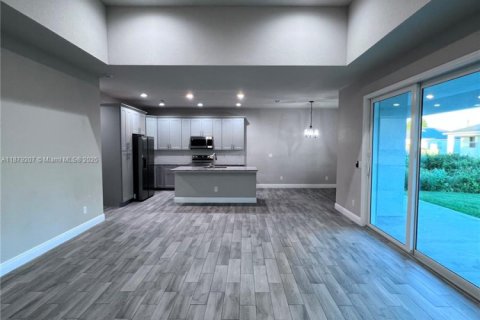 Купить виллу или дом в Лабель, Флорида 8 комнат, 142.7м2, № 1977875 - фото 6