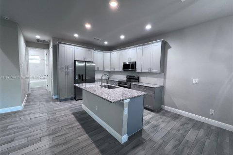 Купить виллу или дом в Лабель, Флорида 8 комнат, 142.7м2, № 1977875 - фото 9