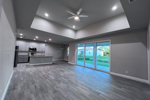 Купить виллу или дом в Лабель, Флорида 8 комнат, 142.7м2, № 1977875 - фото 5