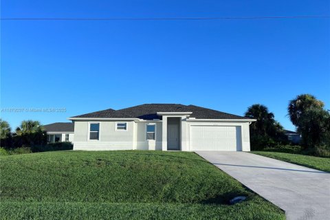 Купить виллу или дом в Лабель, Флорида 8 комнат, 142.7м2, № 1977875 - фото 1