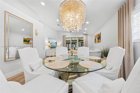 House in Pembroke Pines, Florida 4 bedrooms, 131.55 sq.m. № 2065291 - photo 5