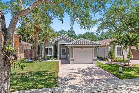 House in Pembroke Pines, Florida 4 bedrooms, 131.55 sq.m. № 2065291