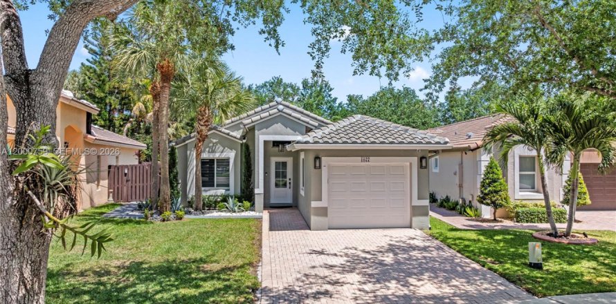 House in Pembroke Pines, Florida 4 bedrooms, 131.55 sq.m. № 2065291