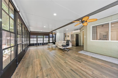 House in Pembroke Pines, Florida 4 bedrooms, 131.55 sq.m. № 2065291 - photo 23