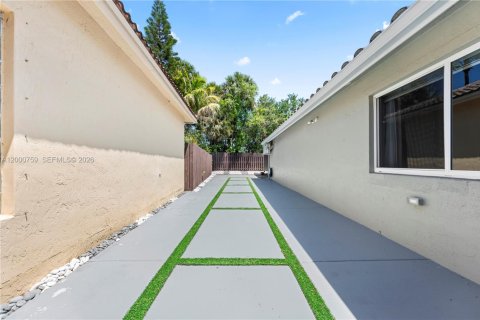 House in Pembroke Pines, Florida 4 bedrooms, 131.55 sq.m. № 2065291 - photo 24