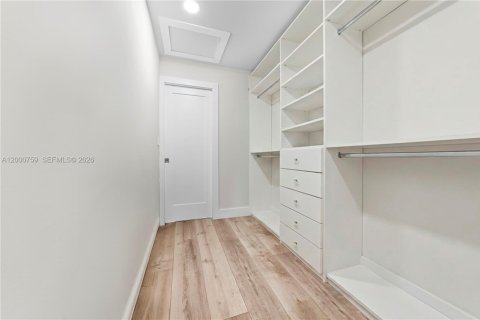 House in Pembroke Pines, Florida 4 bedrooms, 131.55 sq.m. № 2065291 - photo 17