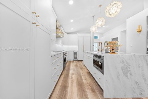 House in Pembroke Pines, Florida 4 bedrooms, 131.55 sq.m. № 2065291 - photo 4