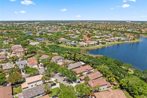 House in Pembroke Pines, Florida 4 bedrooms, 131.55 sq.m. № 2065291 - photo 28