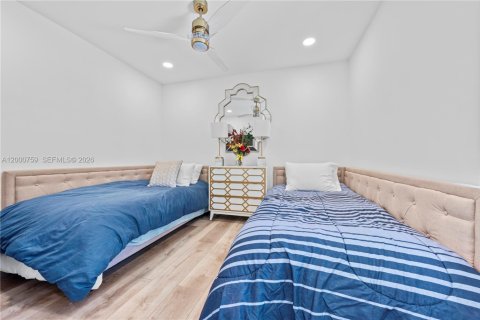 House in Pembroke Pines, Florida 4 bedrooms, 131.55 sq.m. № 2065291 - photo 8