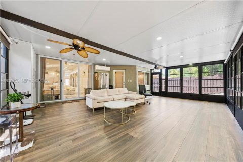 House in Pembroke Pines, Florida 4 bedrooms, 131.55 sq.m. № 2065291 - photo 21