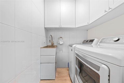 House in Pembroke Pines, Florida 4 bedrooms, 131.55 sq.m. № 2065291 - photo 20