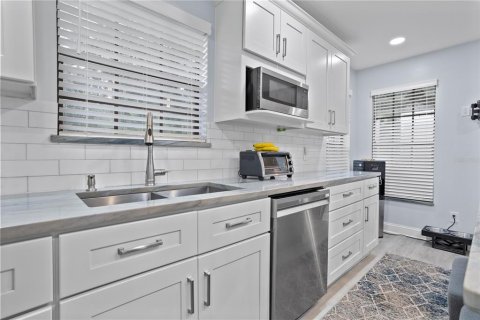 House in Altamonte Springs, Florida 3 bedrooms, 146.97 sq.m. № 1771885 - photo 10