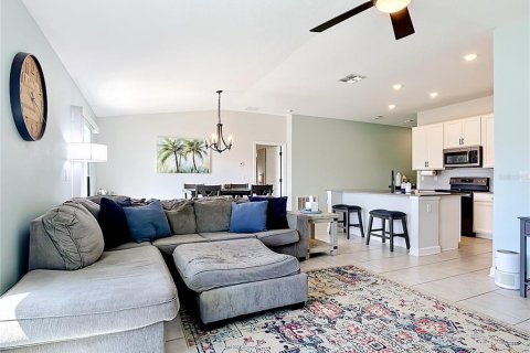 House in Davenport, Florida 3 bedrooms, 146.79 sq.m. № 2100333 - photo 11