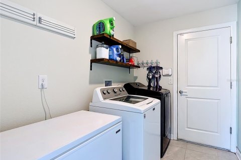 House in Davenport, Florida 3 bedrooms, 146.79 sq.m. № 2100333 - photo 24
