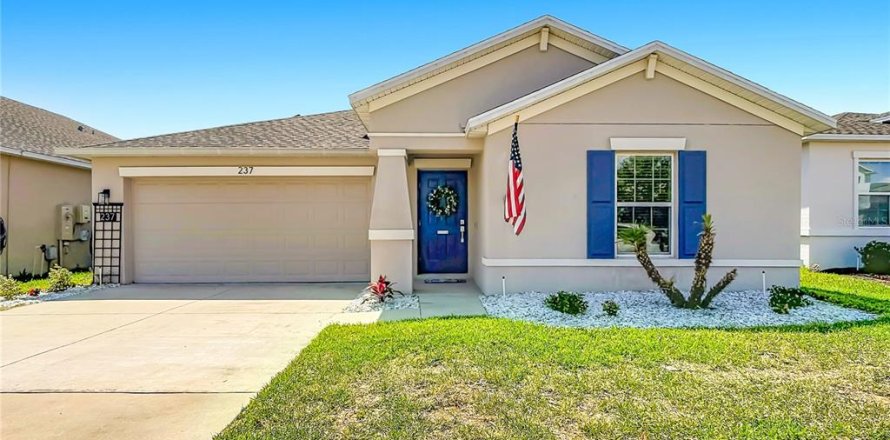 House in Davenport, Florida 3 bedrooms, 146.79 sq.m. № 2100333