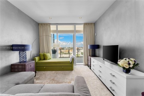 Condo in Miami Beach, Florida, 4 bedrooms  № 1936598 - photo 22