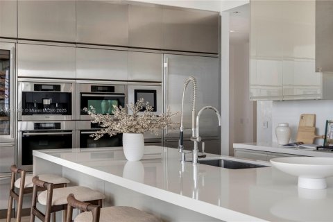 Condo in Miami Beach, Florida, 4 bedrooms  № 1936598 - photo 15