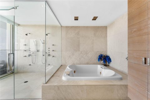 Condo in Miami Beach, Florida, 4 bedrooms  № 1936598 - photo 20