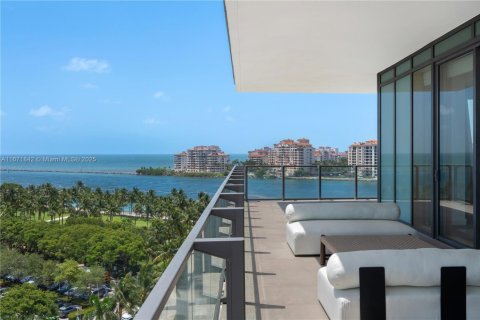 Condo in Miami Beach, Florida, 4 bedrooms  № 1936598 - photo 1