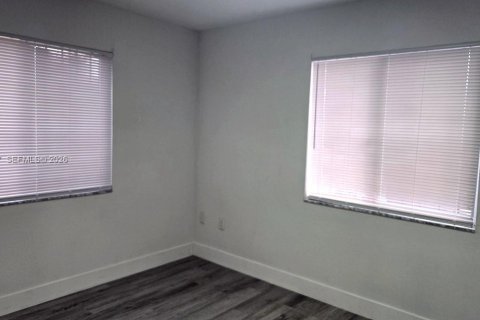 Villa ou maison à louer à Miami, Floride: 3 chambres, 111.48 m2 № 2084854 - photo 16