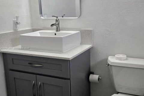 Villa ou maison à louer à Miami, Floride: 3 chambres, 111.48 m2 № 2084854 - photo 18