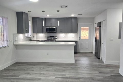 Villa ou maison à louer à Miami, Floride: 3 chambres, 111.48 m2 № 2084854 - photo 5