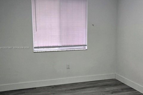 Villa ou maison à louer à Miami, Floride: 3 chambres, 111.48 m2 № 2084854 - photo 12