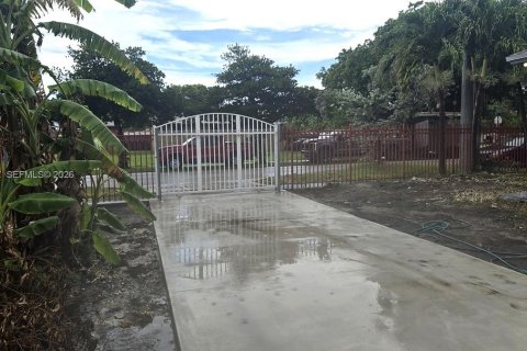 Villa ou maison à louer à Miami, Floride: 3 chambres, 111.48 m2 № 2084854 - photo 21