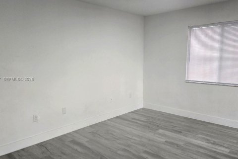 Villa ou maison à louer à Miami, Floride: 3 chambres, 111.48 m2 № 2084854 - photo 4