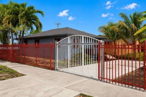 Villa ou maison à louer à Miami, Floride: 3 chambres, 111.48 m2 № 2084854 - photo 2