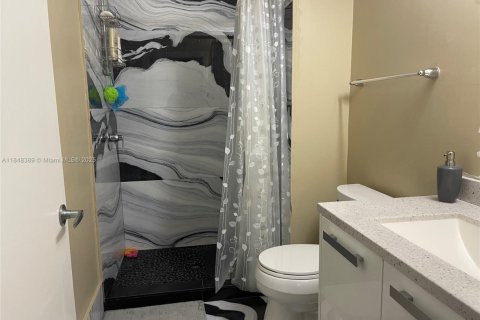 Condominio en alquiler en Miami, Florida, 2 dormitorios, 107.58 m2 № 1852232 - foto 15