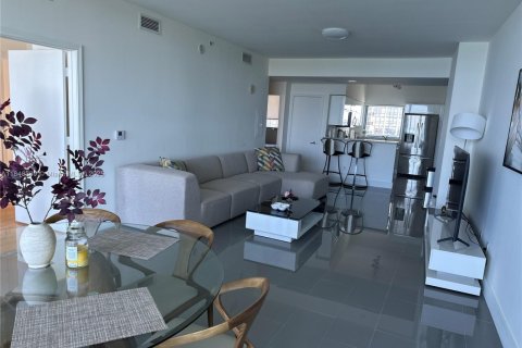 Condominio en alquiler en Miami, Florida, 2 dormitorios, 107.58 m2 № 1852232 - foto 2