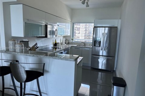 Condominio en alquiler en Miami, Florida, 2 dormitorios, 107.58 m2 № 1852232 - foto 3
