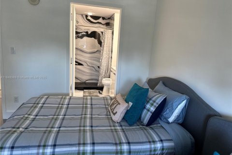 Condominio en alquiler en Miami, Florida, 2 dormitorios, 107.58 m2 № 1852232 - foto 14