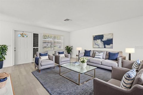 Condo in Sun City Center, Florida, 2 bedrooms  № 1837867 - photo 5