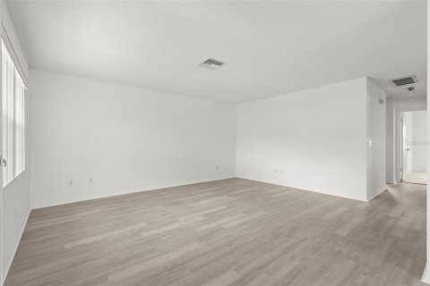 Condo in Sun City Center, Florida, 2 bedrooms  № 1837867 - photo 6